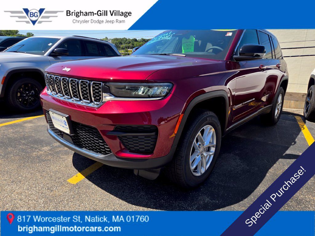 Used 2025 Jeep Grand Cherokee Laredo X w/ Luxury Tech Group I AWD/4WD image 3