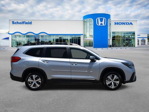 Used 2025 Subaru Ascent Premium AWD/4WD image 2