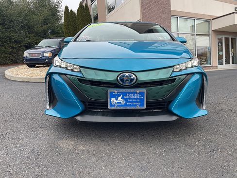 Used 2017 Toyota Prius Prime Premium image 12