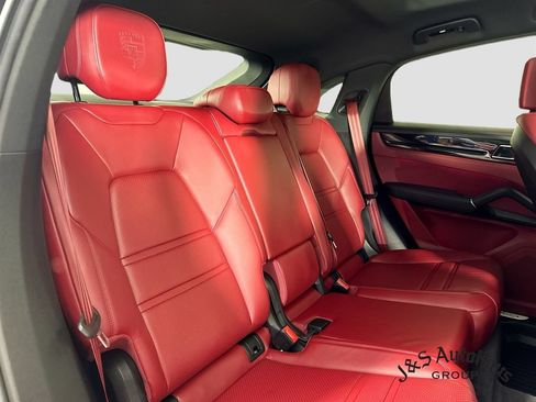 Used 2023 Porsche Cayenne Platinum Edition AWD/4WD image 35