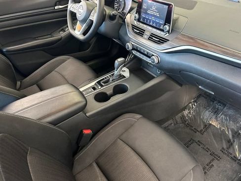 Used 2025 Nissan Altima 2.5 SV AWD/4WD image 17