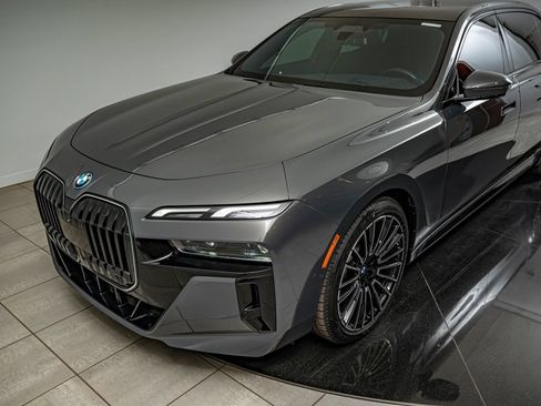 Used 2024 BMW i7 eDrive50 w/ M Sport Package RWD image 15