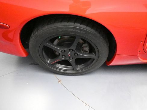 Used 2004 Chevrolet Corvette Convertible w/ Preferred Equipment Group RWD image 19
