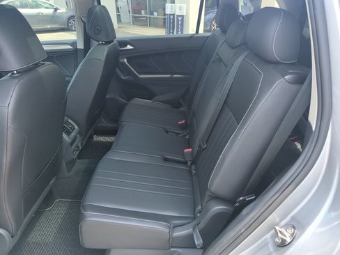 Certified 2023 Volkswagen Tiguan SE w/ Panoramic Sunroof Package FWD image 30