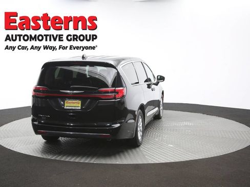 Used 2023 Chrysler Pacifica Touring-L FWD image 40