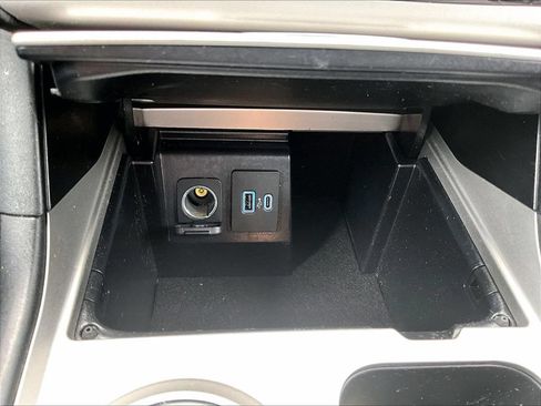 Used 2023 Ford Explorer XLT AWD/4WD image 20