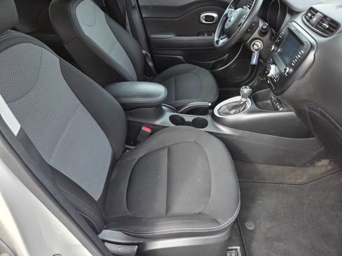 Used 2019 Kia Soul + image 16