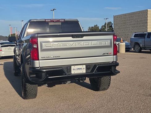 Used 2023 Chevrolet Silverado 1500 ZR2 w/ Technology Package AWD/4WD image 7