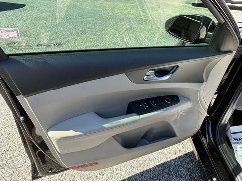 Used 2021 Kia Forte LXS FWD image 11