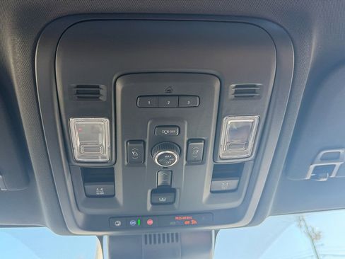 Used 2024 Chevrolet Suburban Premier image 20