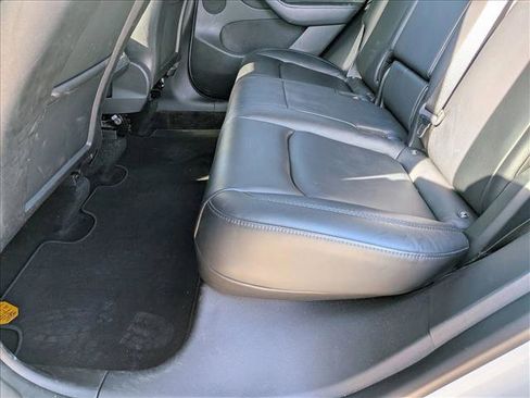 Used 2021 Tesla Model Y Long Range image 19