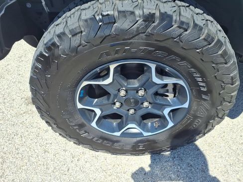 Used 2023 Jeep Wrangler Unlimited Rubicon 4xe w/ Cold Weather Group AWD/4WD image 5