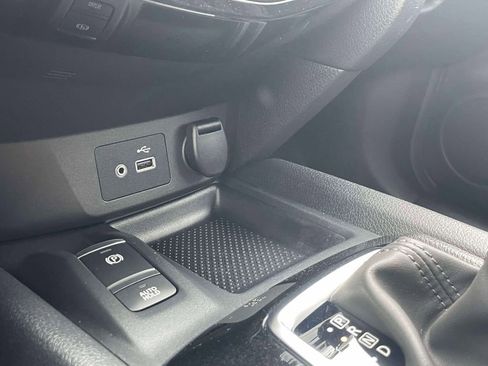Used 2019 Nissan Rogue SV w/ Premium Package AWD/4WD image 28