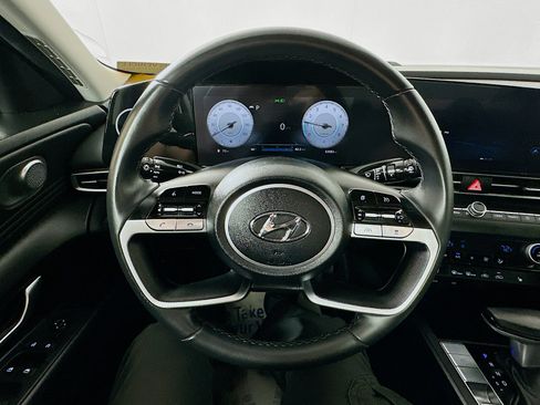 Used 2023 Hyundai Elantra SEL w/ Convenience Package FWD image 11