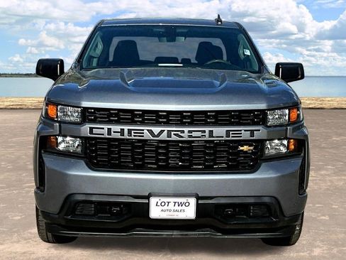 Used 2019 Chevrolet Silverado 1500 Custom w/ Custom Value Package image 2
