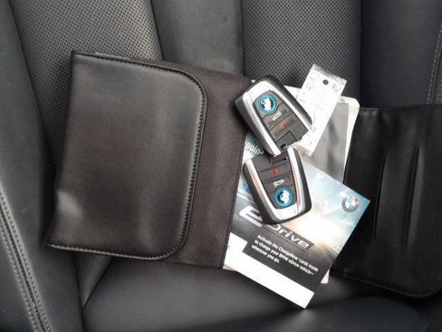 Used 2019 BMW i8 Roadster image 39