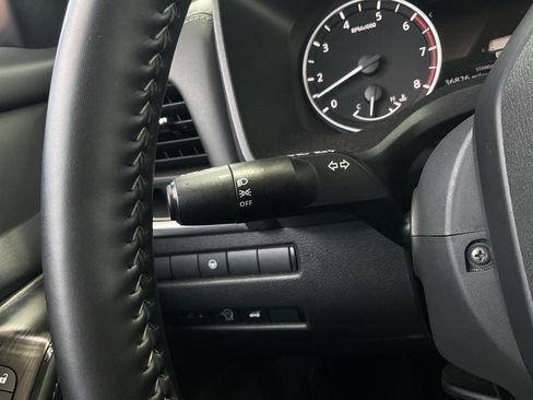 Used 2025 Nissan Rogue SV FWD image 31