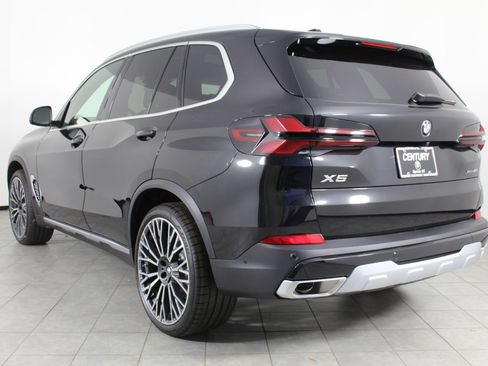 New 2026 BMW X5 xDrive40i w/ Climate Comfort Package AWD/4WD image 3