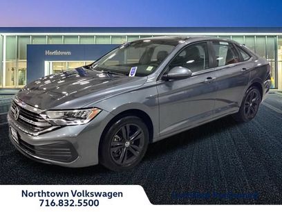 Used 2023 Volkswagen Jetta SE w/ Panoramic Sunroof Package