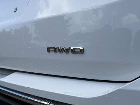 Used 2023 GMC Terrain SLT AWD/4WD image 11