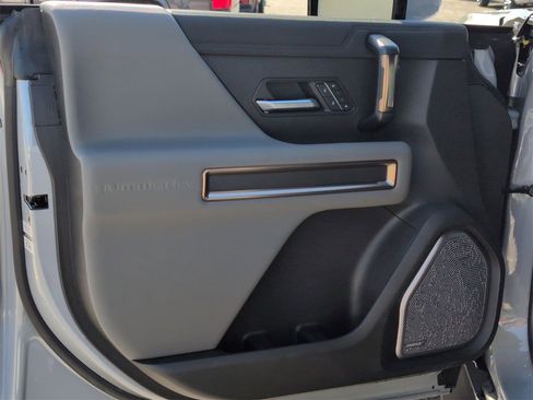 Certified 2025 GMC Hummer EV 3X image 18