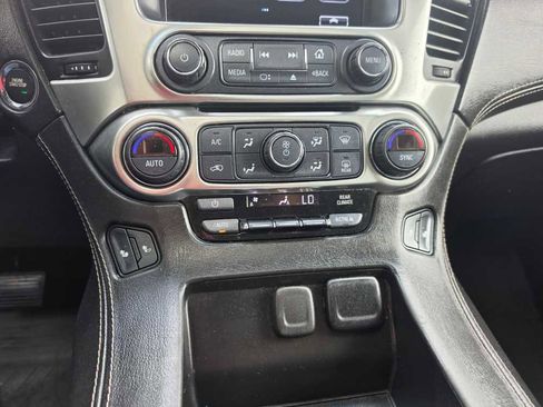 Used 2017 Chevrolet Suburban LT image 21