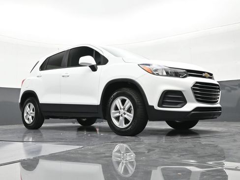 Used 2021 Chevrolet Trax LS AWD/4WD image 26