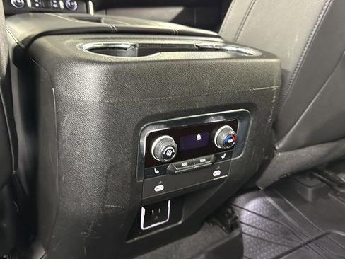 Used 2023 Chevrolet Suburban Z71 w/ Luxury Package image 28