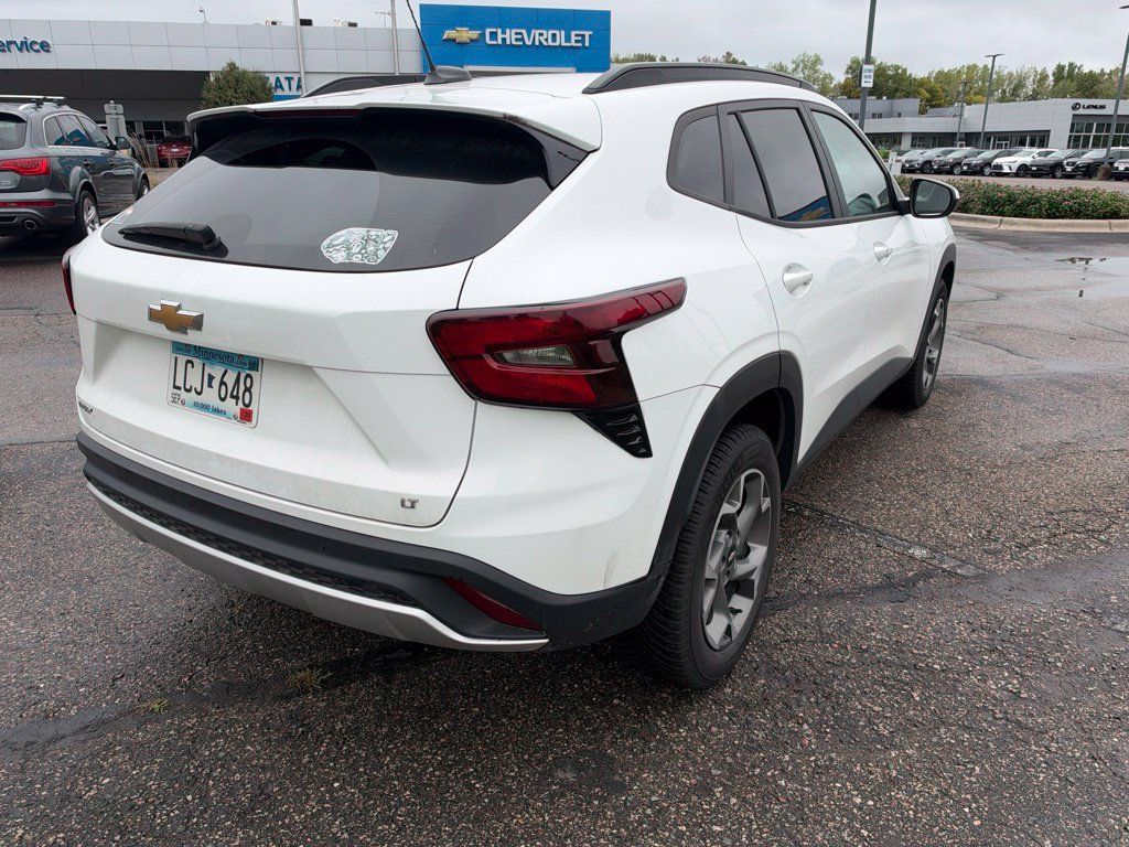 Used 2024 Chevrolet Trax LT w/ Driver Confidence Package FWD image 7