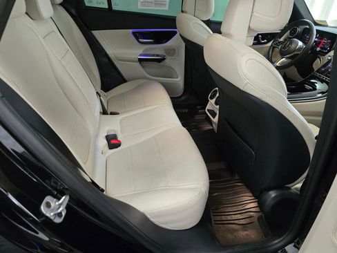 Used 2024 Mercedes-Benz GLC 300 4MATIC image 19