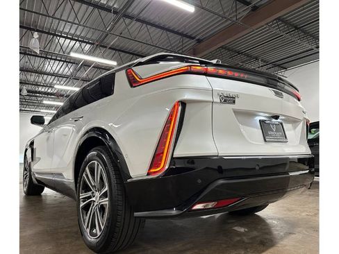Used 2024 Cadillac Lyriq Luxury RWD image 16