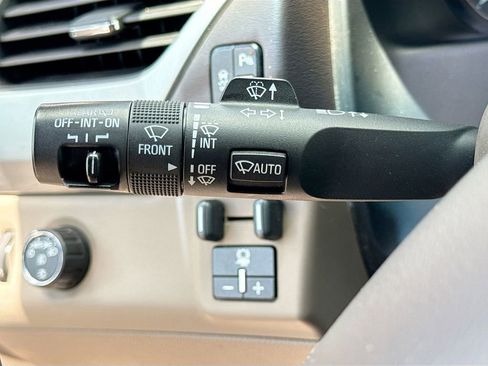 Used 2015 Chevrolet Suburban LT RWD image 13