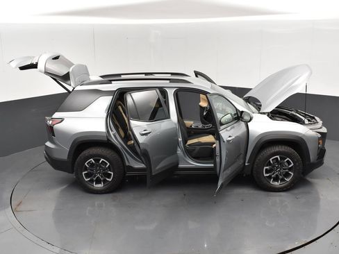 Used 2025 Chevrolet Equinox ACTIV image 28