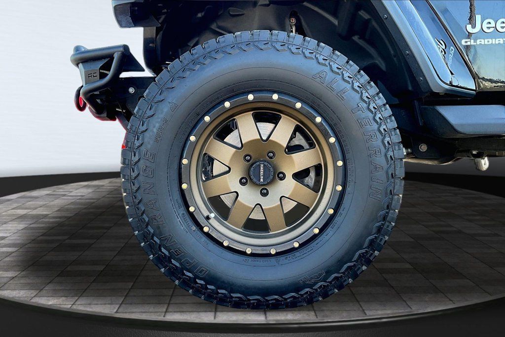 Used 2020 Jeep Gladiator Overland AWD/4WD image 9