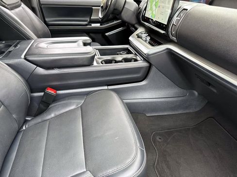 Used 2025 Ford Expedition Platinum AWD/4WD image 9