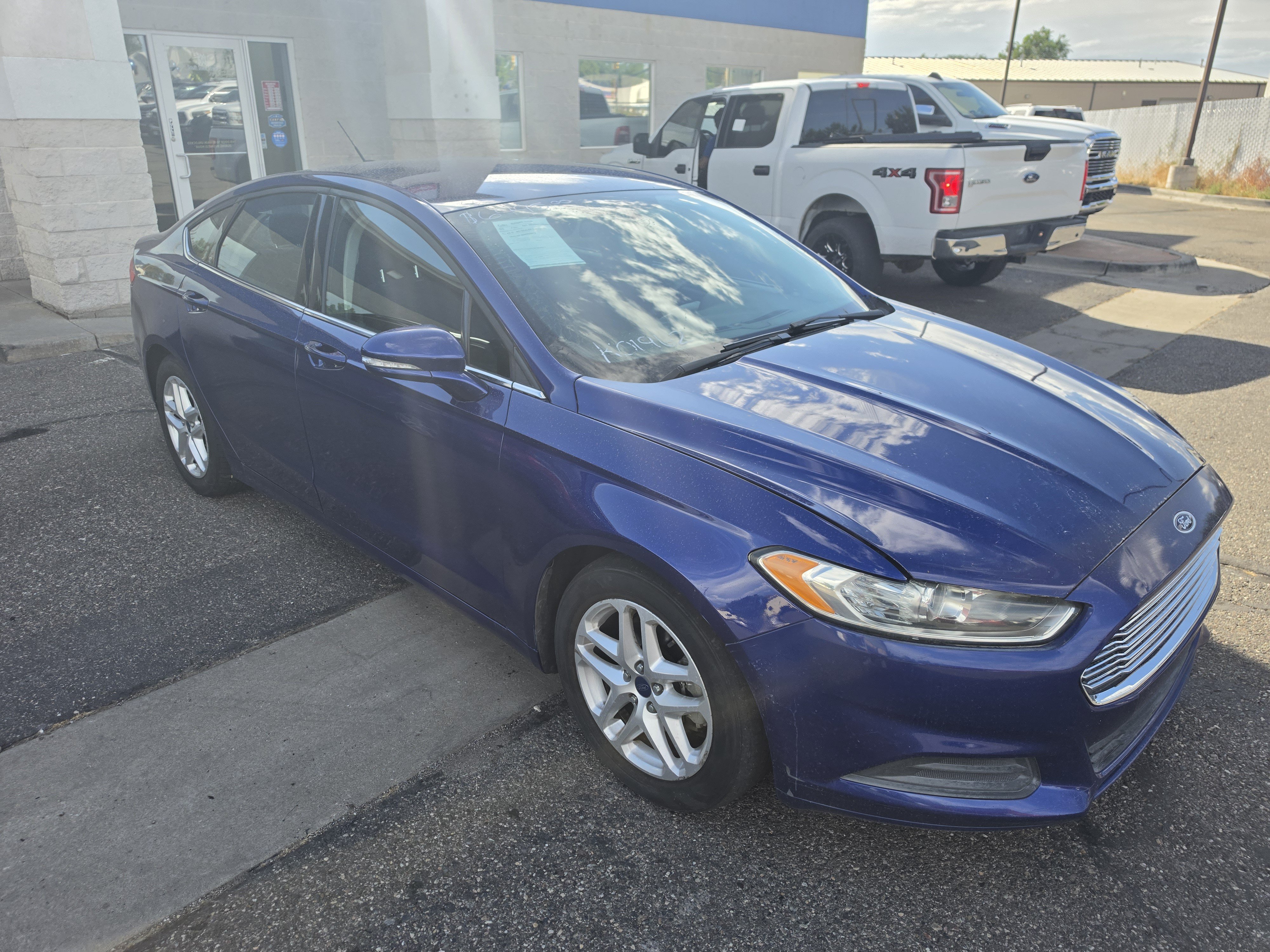 Used 2015 Ford Fusion SE FWD image 9