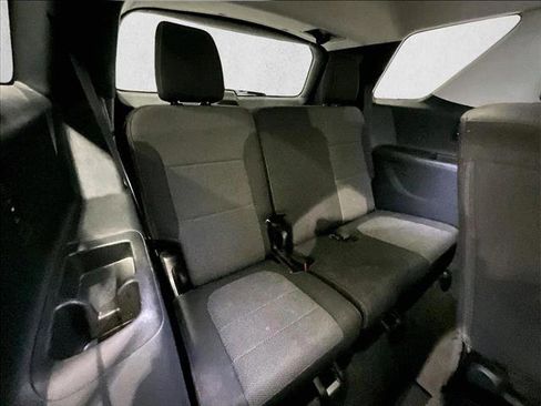 Used 2021 Chevrolet Traverse LS FWD image 30