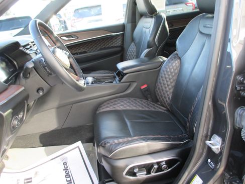 Used 2023 Jeep Grand Cherokee L Summit w/ High Altitude Package image 19