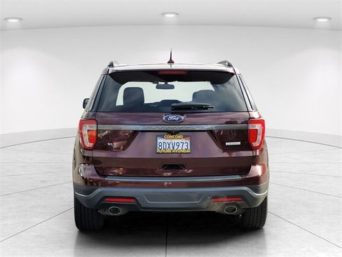 Used 2018 Ford Explorer XLT w/ Equipment Group 202A image 5