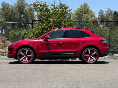 Used 2025 Porsche Macan image 2
