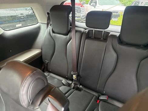 Used 2025 Kia Carnival FWD image 14