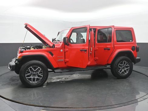 Used 2024 Jeep Wrangler Unlimited Sahara w/ Technology Group AWD/4WD image 59