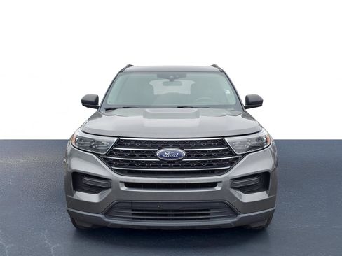 Used 2021 Ford Explorer XLT image 2