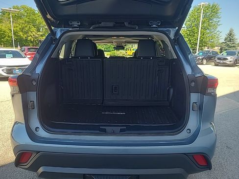 Used 2023 Toyota Highlander XLE AWD/4WD image 33
