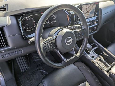 Used 2023 Nissan Pathfinder SL image 16