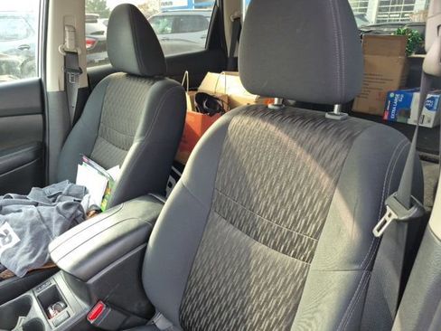 Used 2018 Nissan Rogue SV image 6