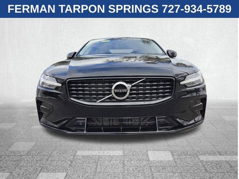 Certified 2022 Volvo S60 B5 Momentum image 3