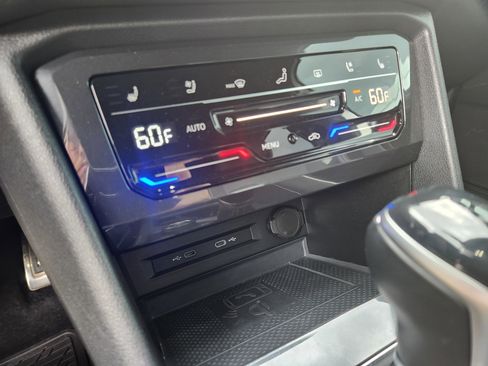 Used 2022 Volkswagen Tiguan SEL R-Line image 34