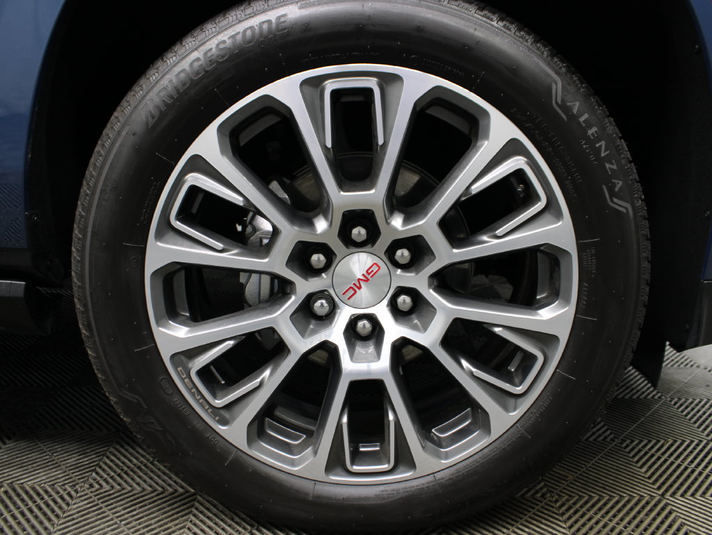 Used 2026 GMC Yukon Denali w/ Sun & Power Step Package AWD/4WD image 13