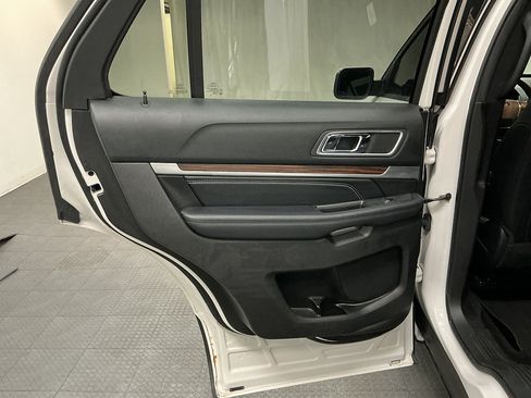 Used 2017 Ford Explorer Limited AWD/4WD image 28